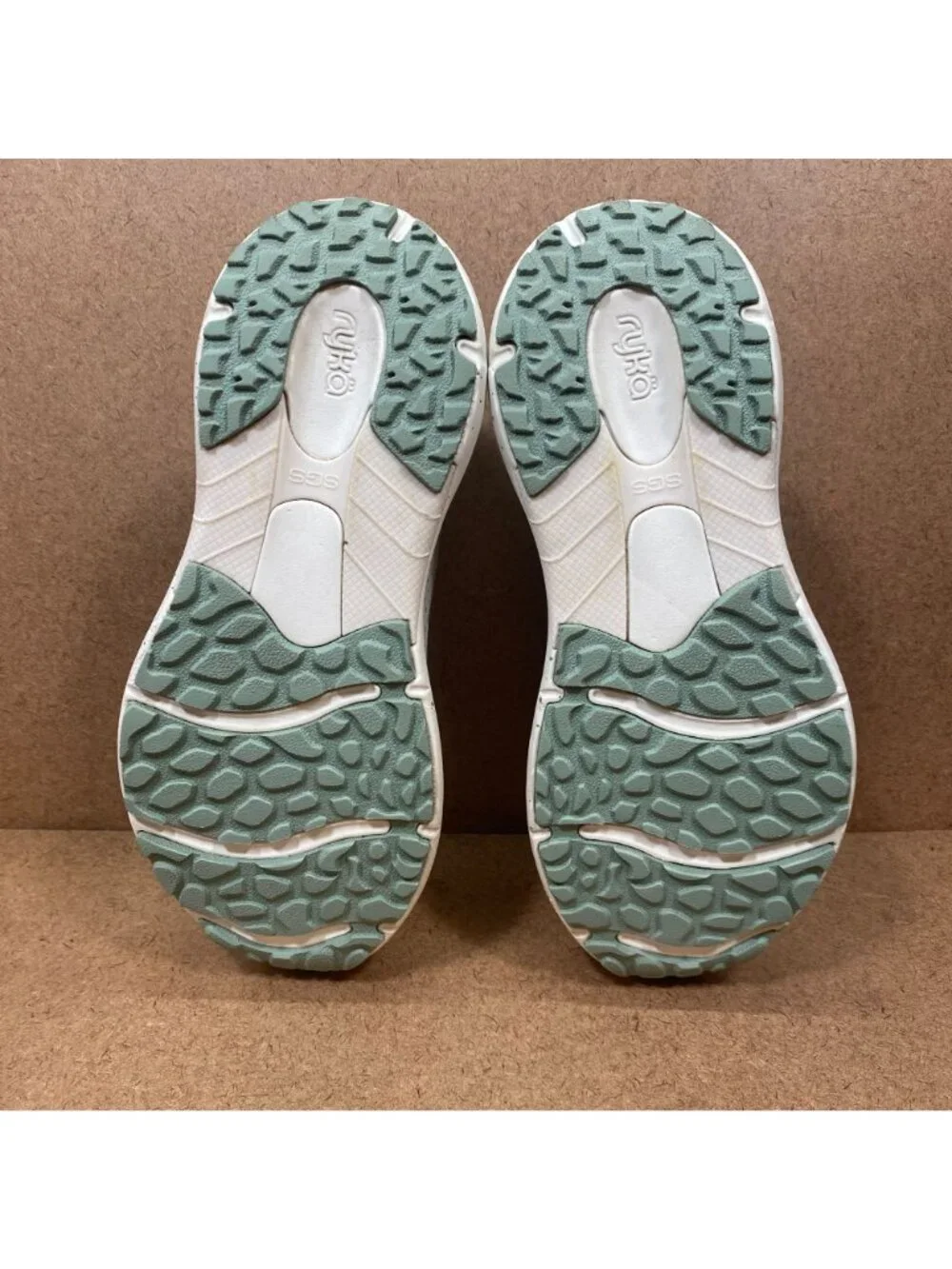 Ryka Womens Trailblazer Athletic Shoes 7.5 Gray & White Mesh Lace-Up Sneakers